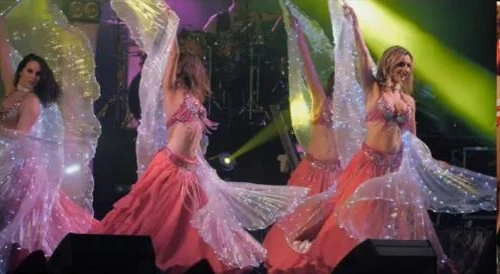 Tableau dansé lumineux du spectacle ÉTERNEL